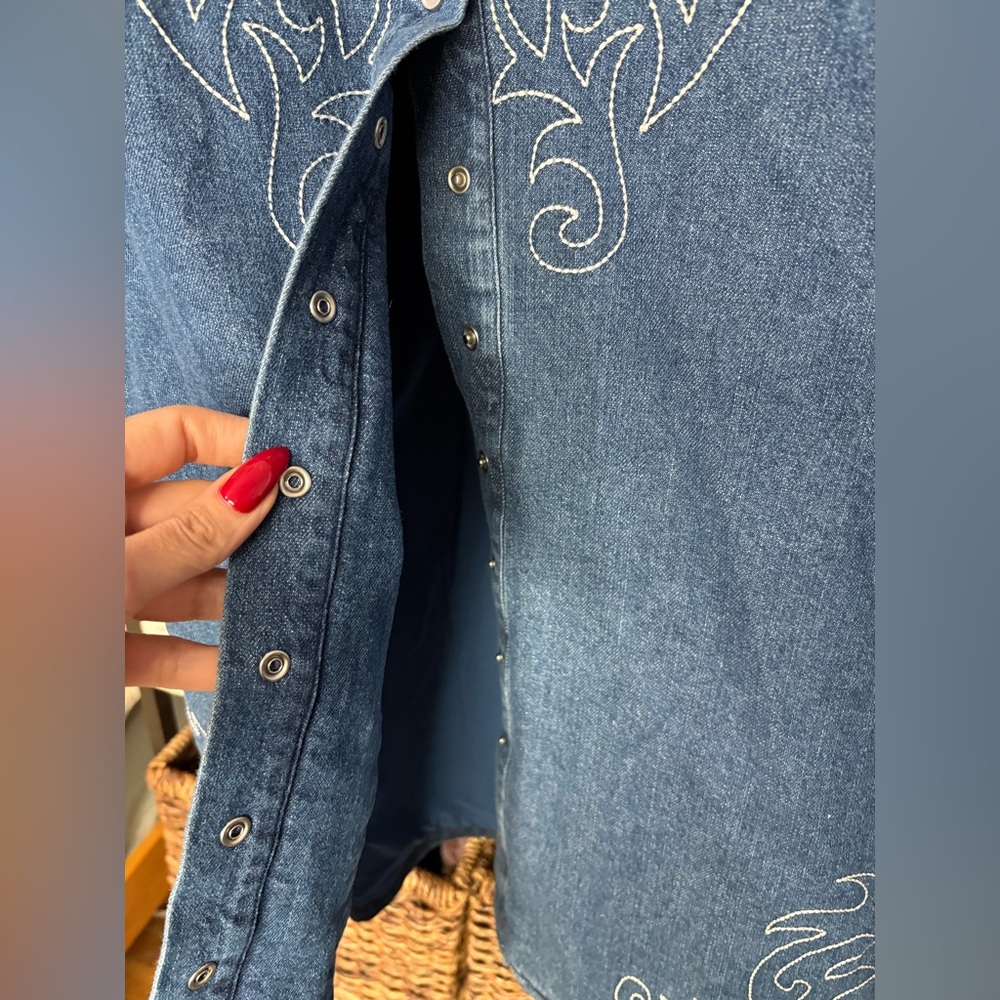 NWT Avec Les Filles western snap up Blue Denim mini Dress Embroidered Design - Picture 6 of 9